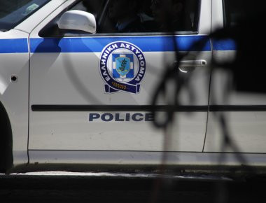 Αίσιο τέλος είχε η ομηρία στο αστυνομικό τμήμα Γαλατσίου- Ένας Νιγηριανός απειλούσε να σκοτώσει το παιδί του (φωτό)